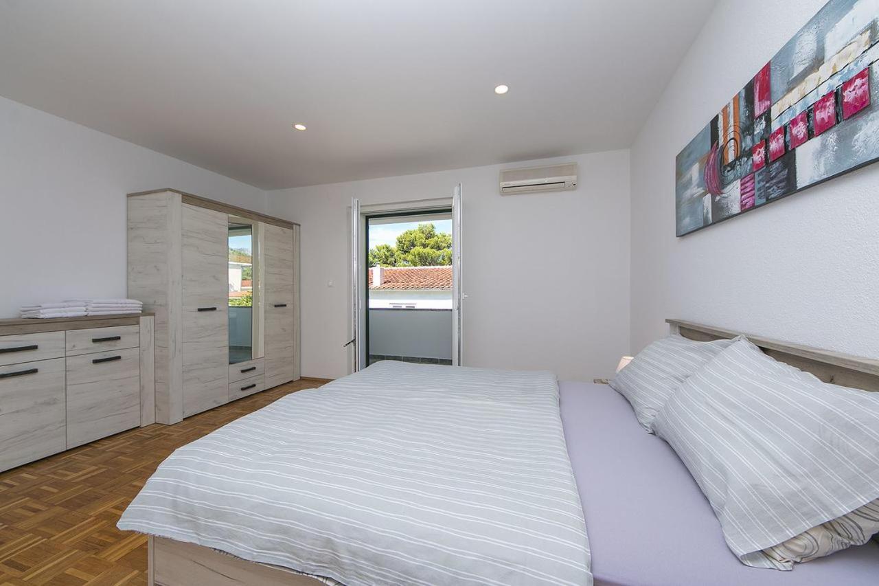 Apartments Sanja Baška Voda Eksteriør bilde
