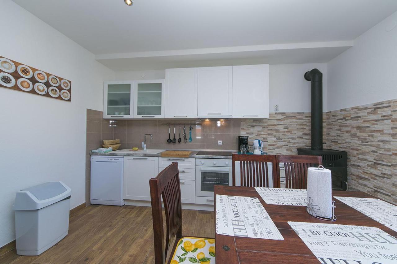 Apartments Sanja Baška Voda Eksteriør bilde