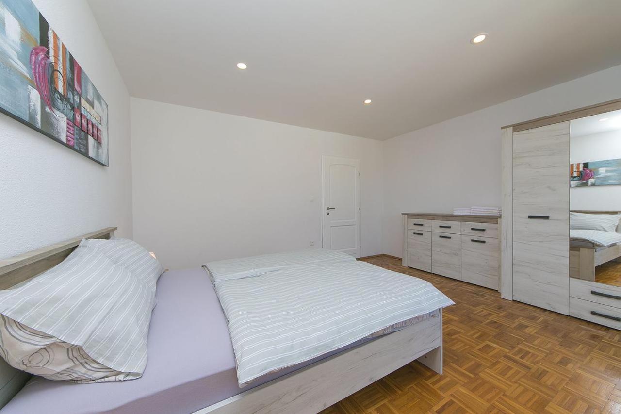 Apartments Sanja Baška Voda Eksteriør bilde