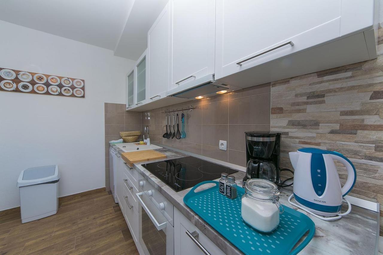 Apartments Sanja Baška Voda Eksteriør bilde